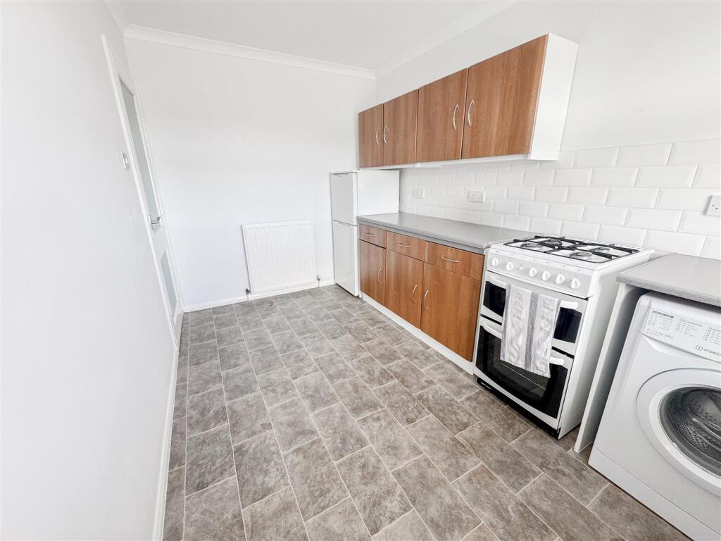 Apartment in Bexhill-on-Sea, White Hill - More