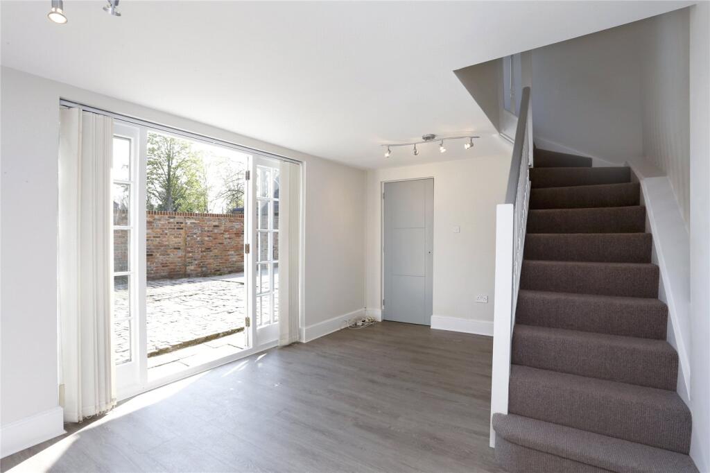 House in Slough - View 4