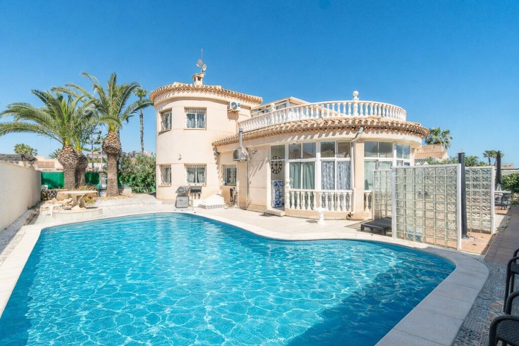 Main image of property: Valencia, Alicante, Playa Flamenca