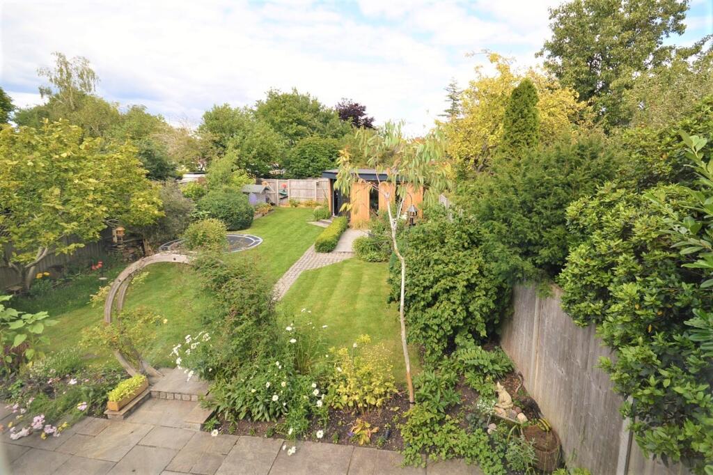 House in Aston Clinton, Buckinghamshire - View 4