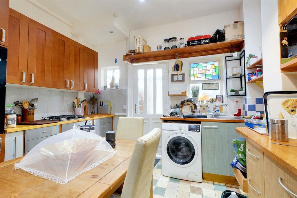 House in Nottingham, Hyson Green - View 3