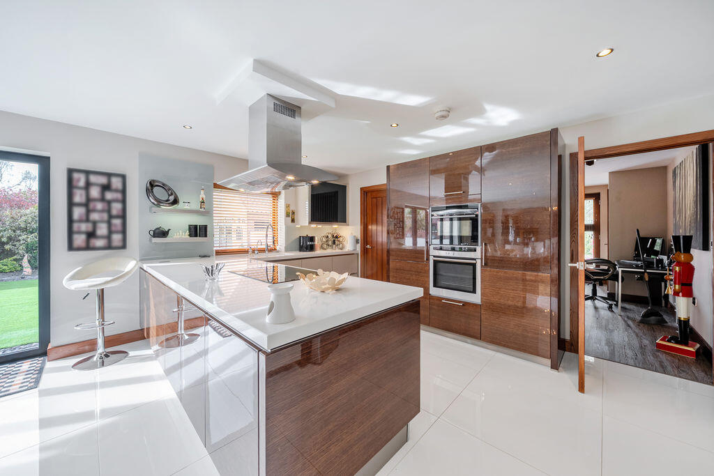 House in West Lindsey, Fenton CP - More