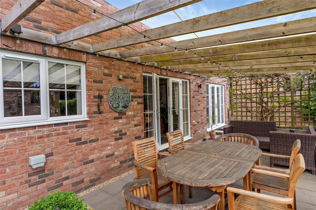 Fieldings Drive, Yaxham, Dereham, Norfolk, NR19 photo 3