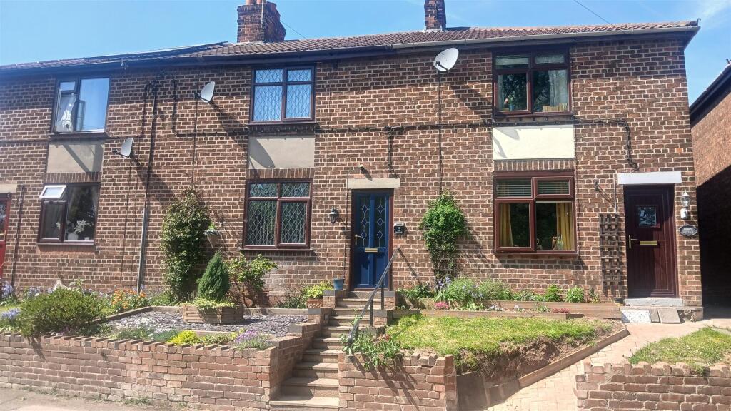 2-bed terraced on Farm Lane, East Markham, Newark, £180,000