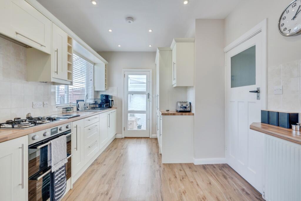 House in Sutton - More