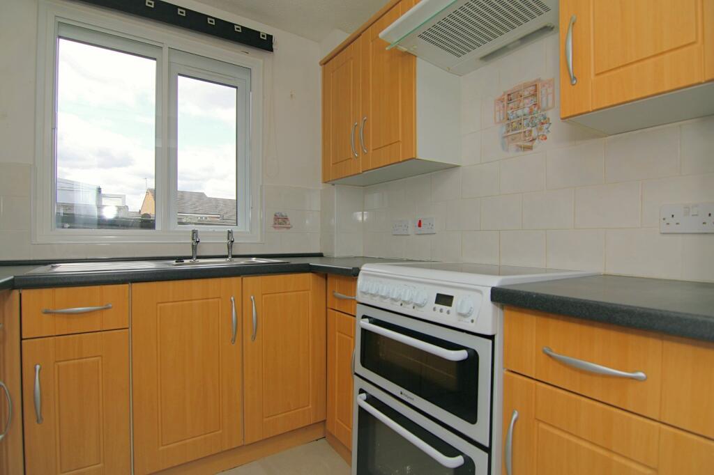 Apartment in Bradford, Thorpe Edge, Eccleshill - View 3