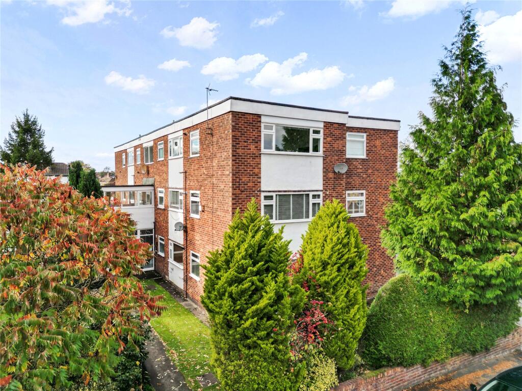 3-bed flat on Bancroft Road, Hale, Altrincham, Greater Manchester, WA15, £300,000
