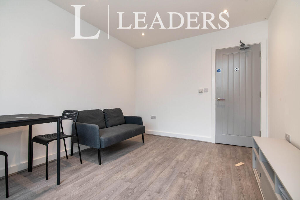 Additional image 5 of 19 Adams Hill, B32