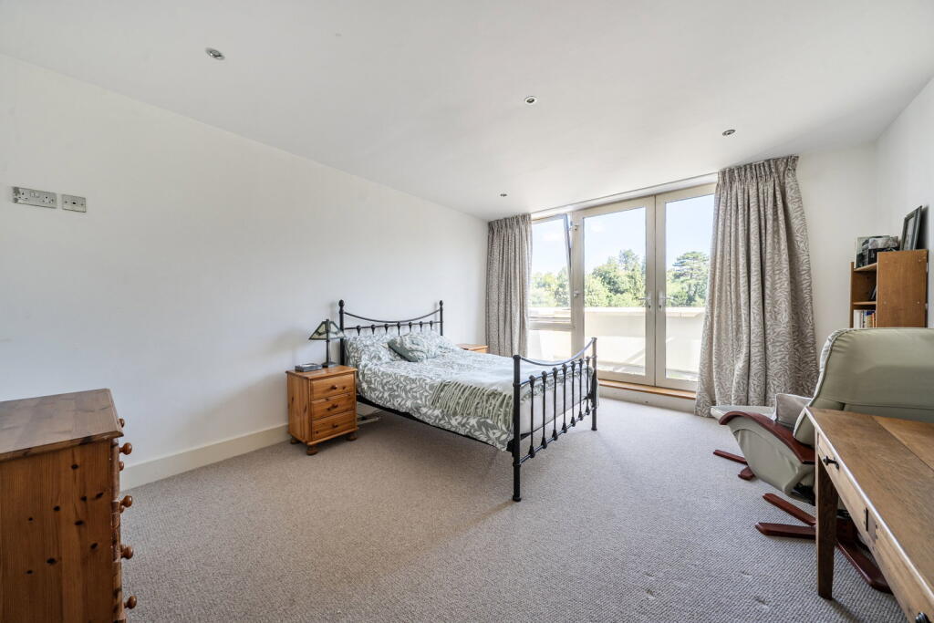 Apartment in Tonbridge - View 5