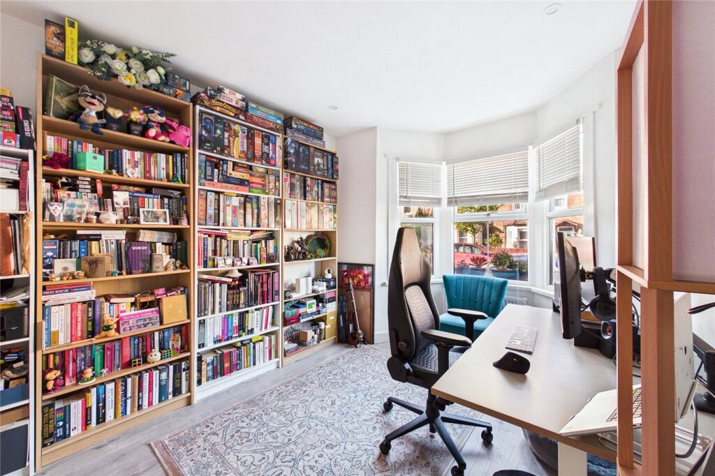 House in Croydon - View 5
