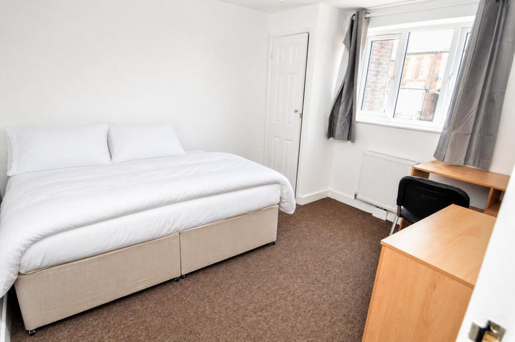 6 bedroom house for rent