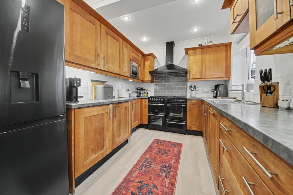 Brownlow Avenue, Bitterne, SO19 photo 3