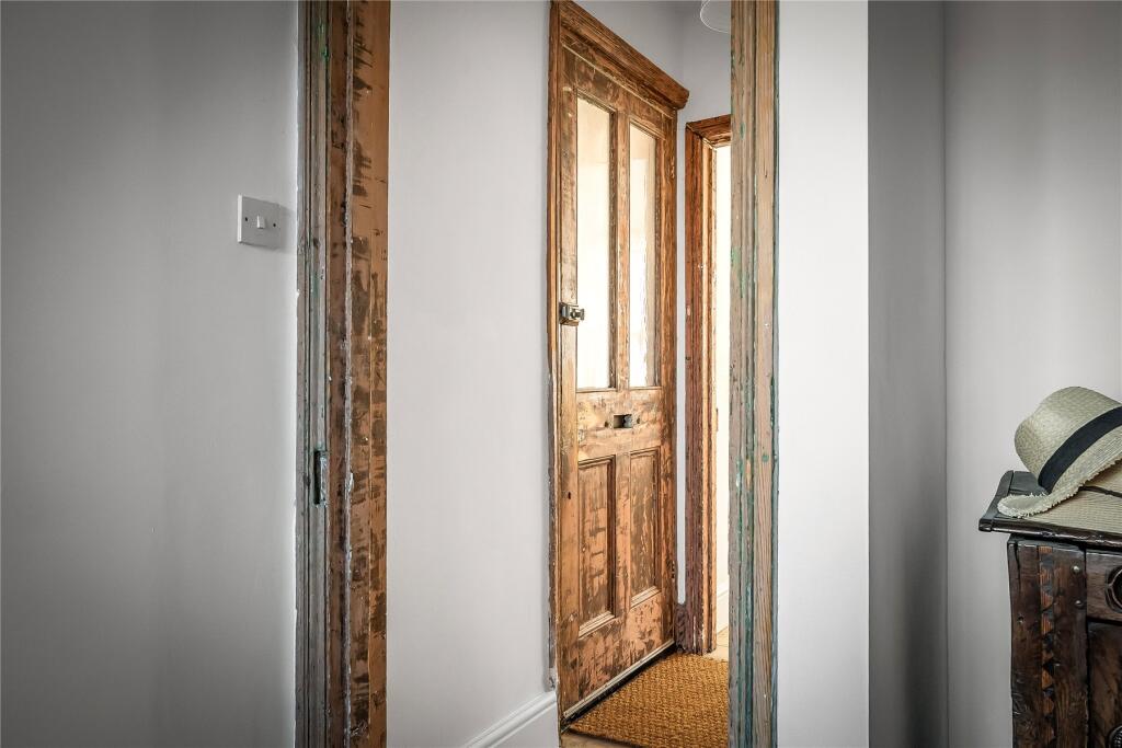 House in Guildford, Surrey - View 5