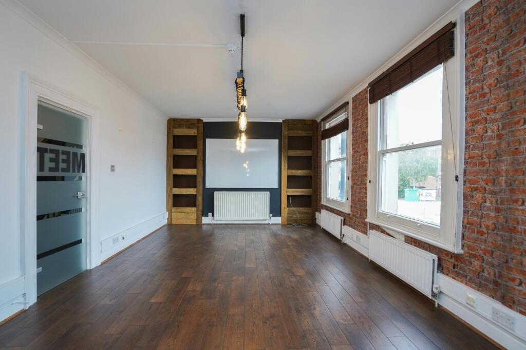Tavistock St & Claren St - Upstairs office space-19.jpg