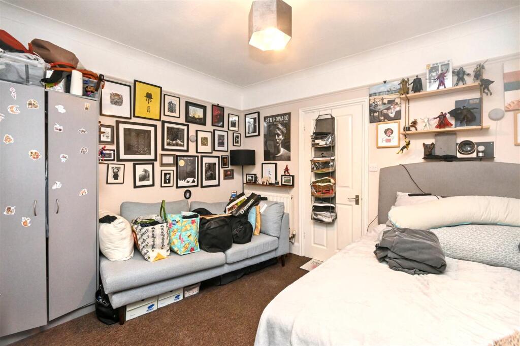 Apartment in Eastbourne, East Sussex - View 5