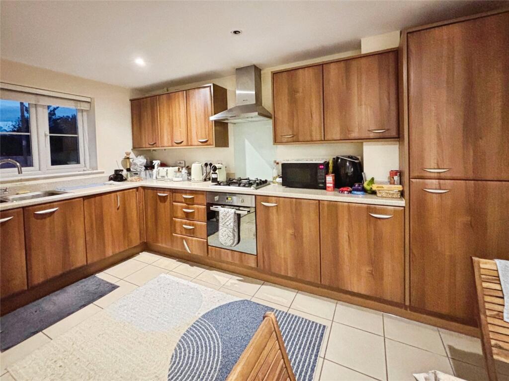 Goodwood Close, Bicester, Oxfordshire photo 4