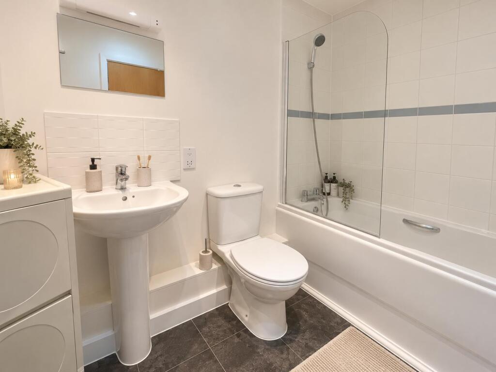 Apartment in Southampton - View 5