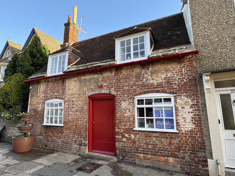 2-bed flat on North Street, Wareham Town Centre, £220,000