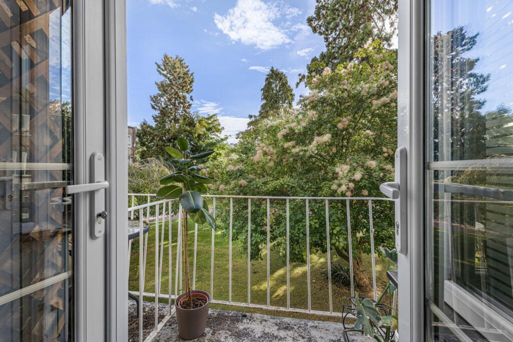 Apartment in Gloucester - More
