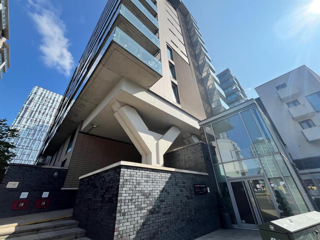 Apartment in Salford, Trinity, Lower Broughton - More
