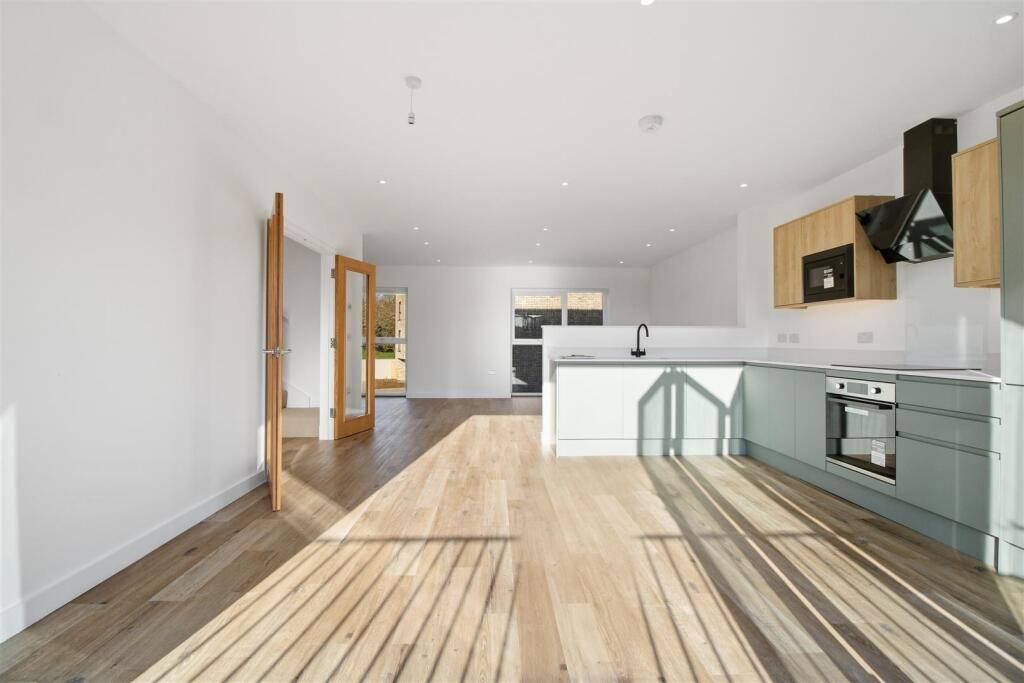 Blatchington Road, Seaford photo 4