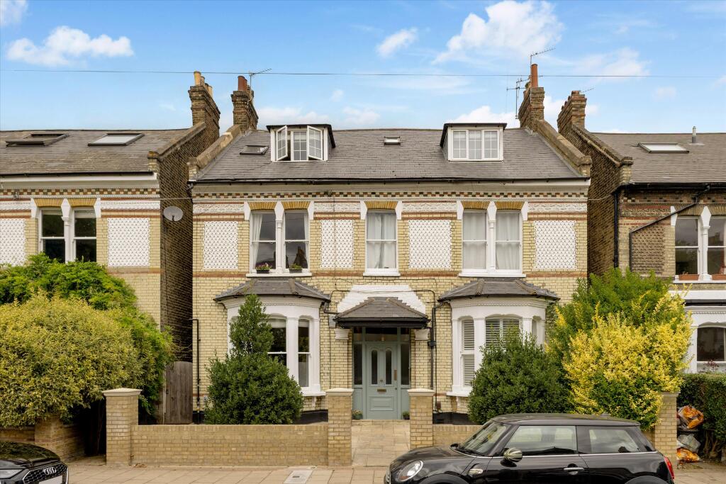 Main image of property: Balham Park Road, London, SW12.
