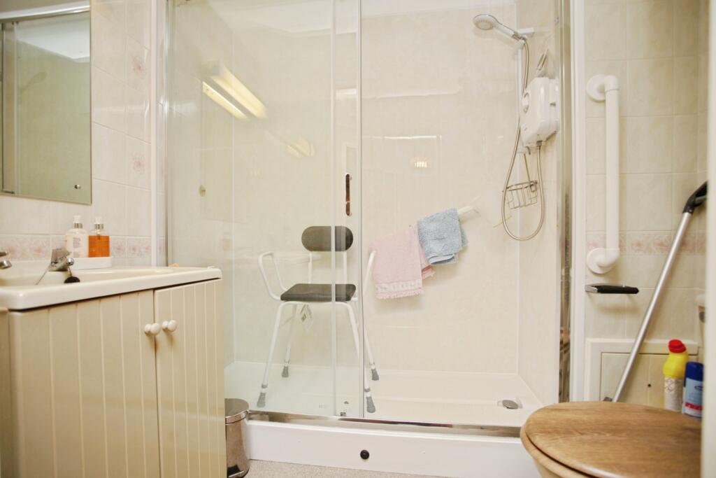 Apartment in Coventry - More
