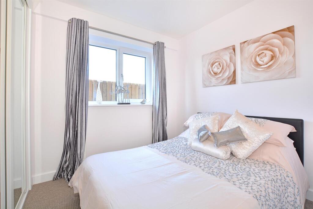 Apartment in Redhill - View 3