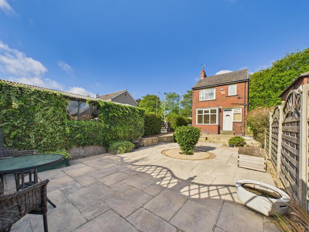 2-bed detached on The Croft, Crowtrees Lane, Brighouse HD6, £265,000