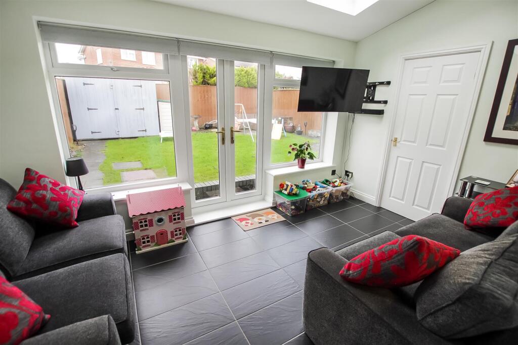 Beaumont Close, Woodham photo 4