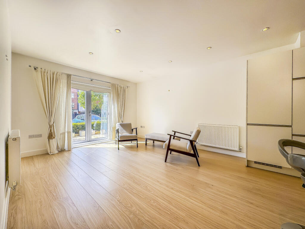 Apartment in Cambridge - View 4