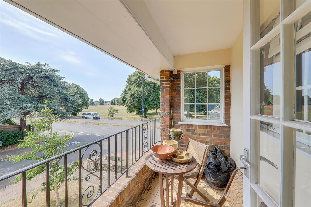 Apartment in Worthing, West Sussex - View 4