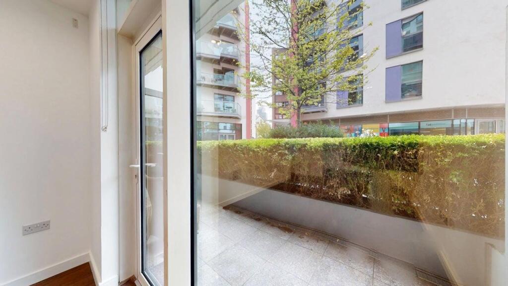 Apartment in Croydon - More