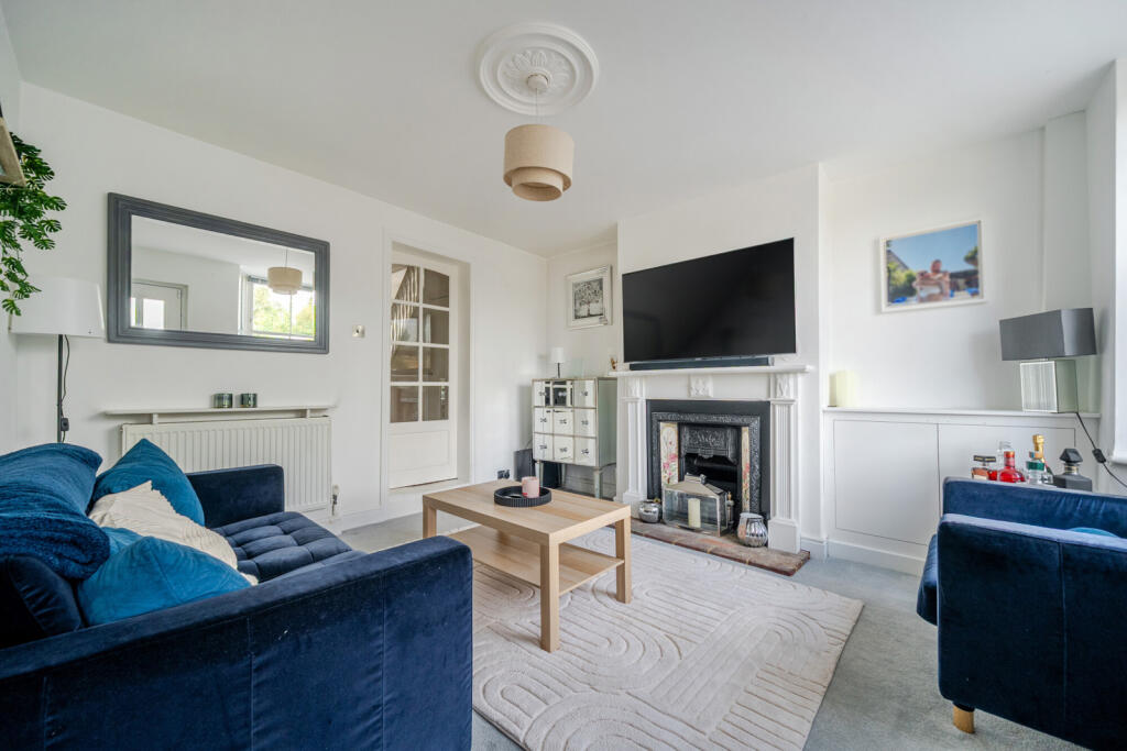 House in Slough, Chalfont St Peter - More