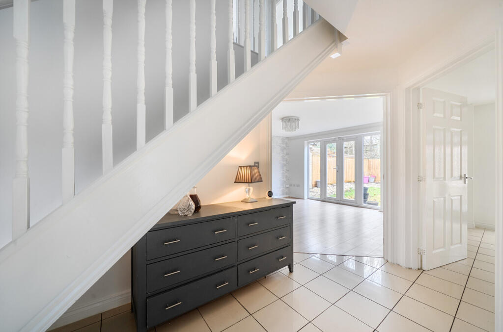 Fitzpiers Close, Taw Hill, Swindon, SN25 photo 4