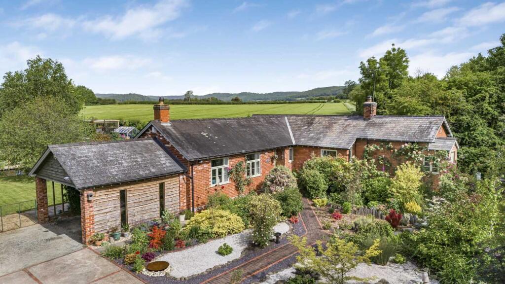 House in Kenchester, Herefordshire - View 2