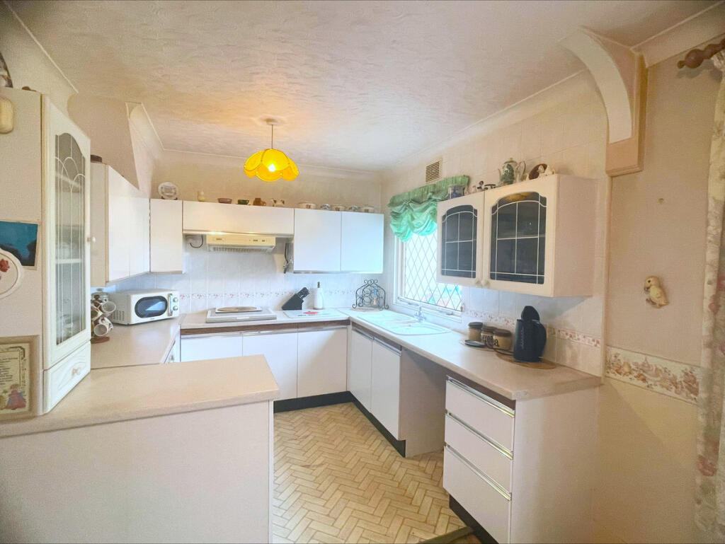 Ridgeway Avenue, Gravesend, DA12 photo 3