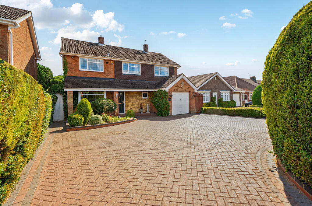 4-bed detached on Totternhoe Road, Dunstable, Bedfordshire, £600,000