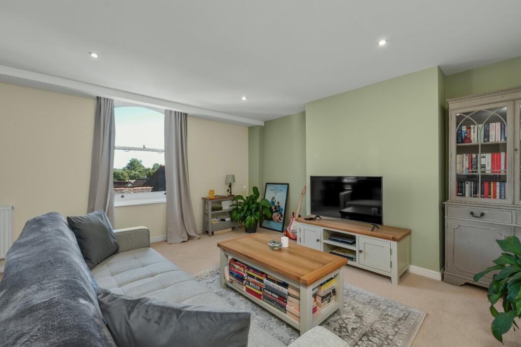 Apartment in Elmbridge, Surrey - View 4
