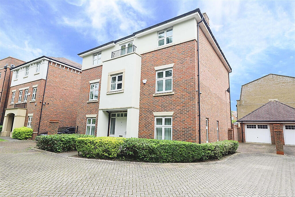 5-bed detached on Cotton Drive, London, UB10 8FG, £1,500,000