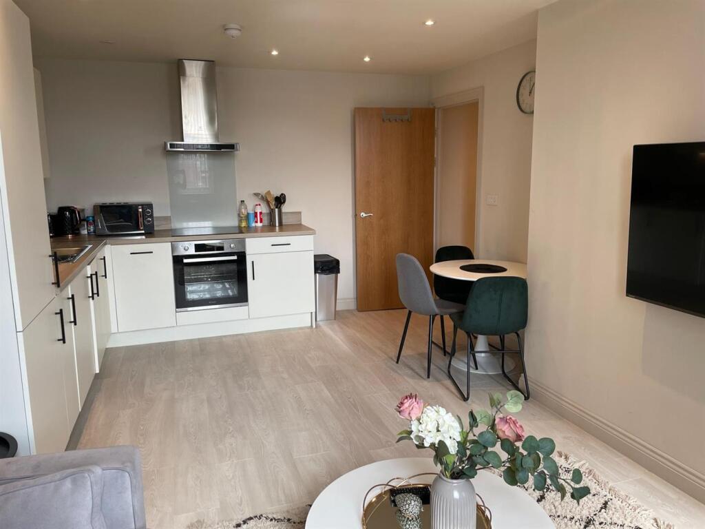 Apartment in Leeds - More