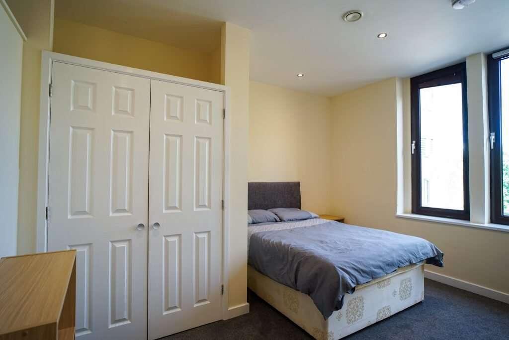 Main image of property: Flat 3, Gladstone Buildings, 1 St James Row, S1 2EU