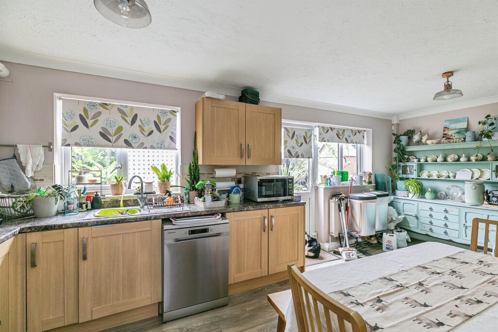 Lancaster Court, Yaxley, Peterborough photo 2