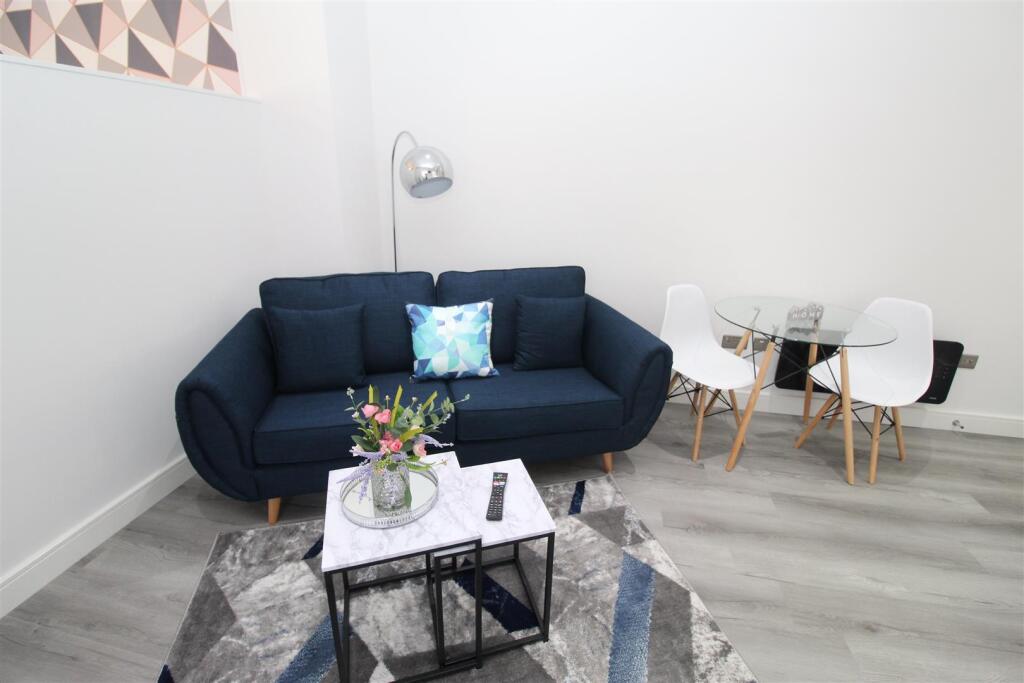 Apartment in Cardiff, Plasnewydd, Roath - View 3