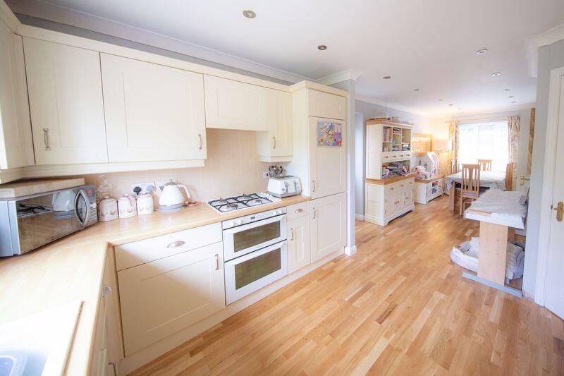 1 Winscar Walk, Poulton-Le-Fylde Lancs FY6 7FL photo 3