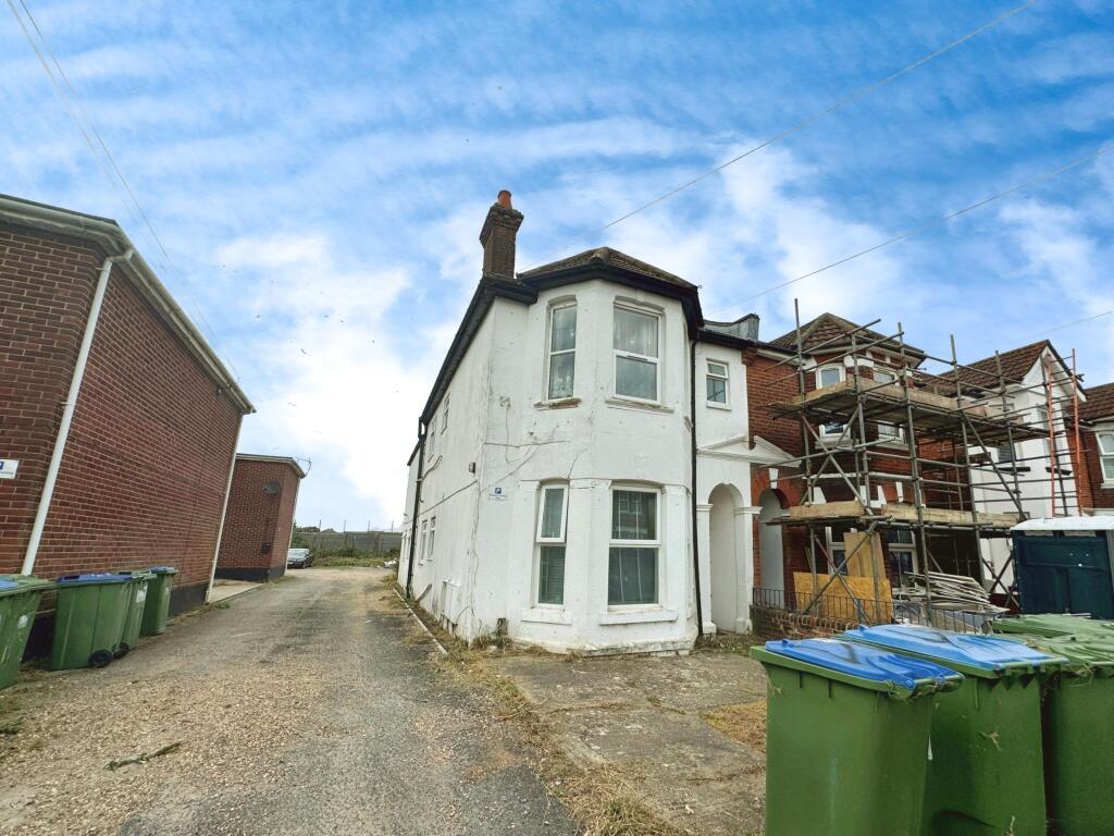 Main image of property: Suffolk Avenue, SO15