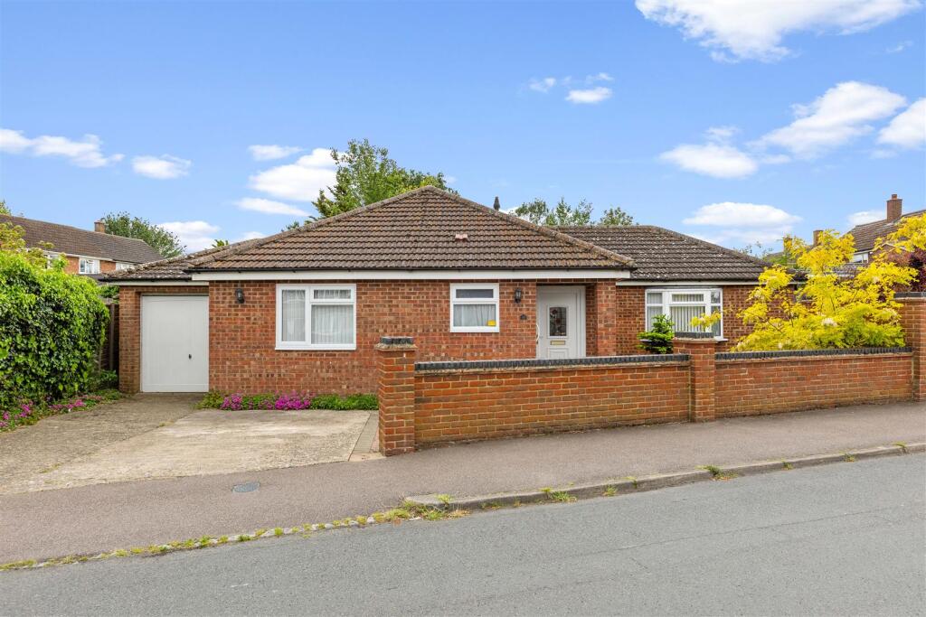 Main image of property: Common Road, Stotfold, SG5 4DB