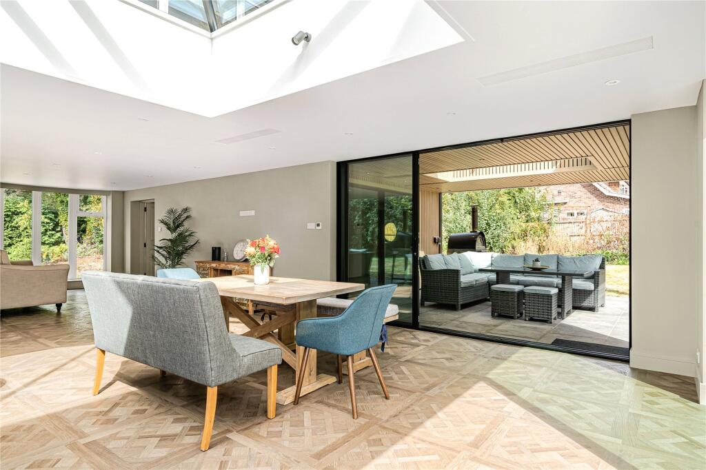 House in East Hampshire, Grayshott - More