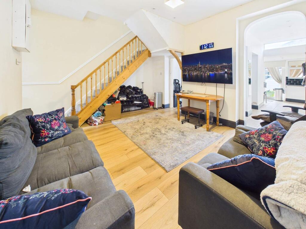 House in Cardiff, Canton - More