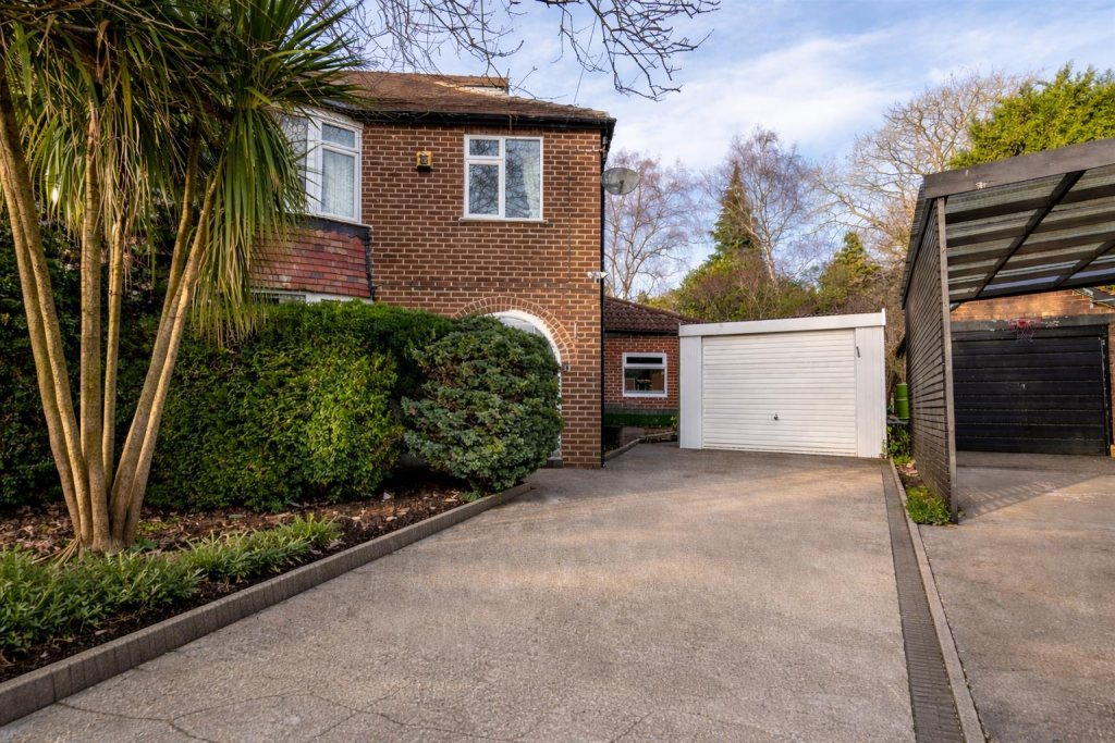 5-bed semi-detached on 20 Mount Rise, £550,000